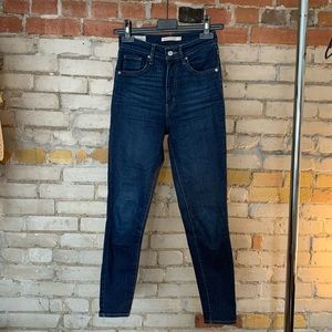 Aritzia Levi’s Mile High Super Skinny Jeans